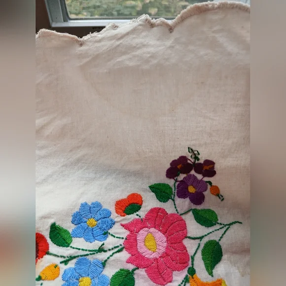 Vintage Handmade Embroidered Table Runner - Picture 6 of 7